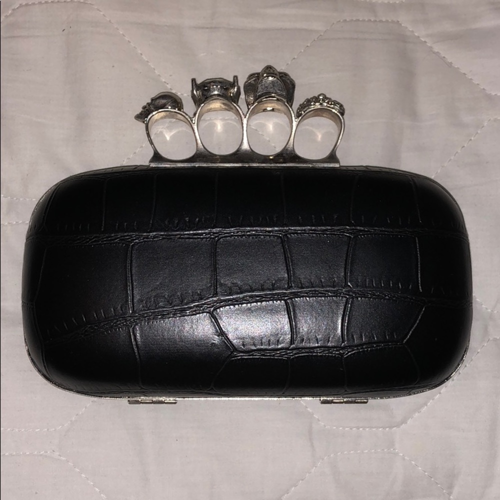 Knuckle Clutch